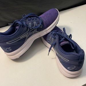 Women’s ASICS Purple running shoes: Size 8